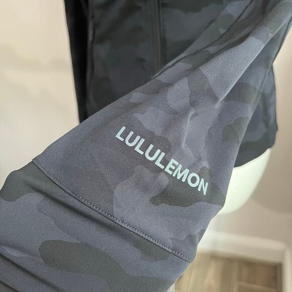 Lululemon Camo Hooded Windbreaker Jacket Black Gray Zip Up Lightweight Sz 4 - Picture 7 of 9